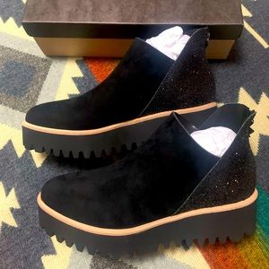 New All Black platform shoes 40.5 (Euro)/ 9.5 (US W) w/ shiny heel and zipper.